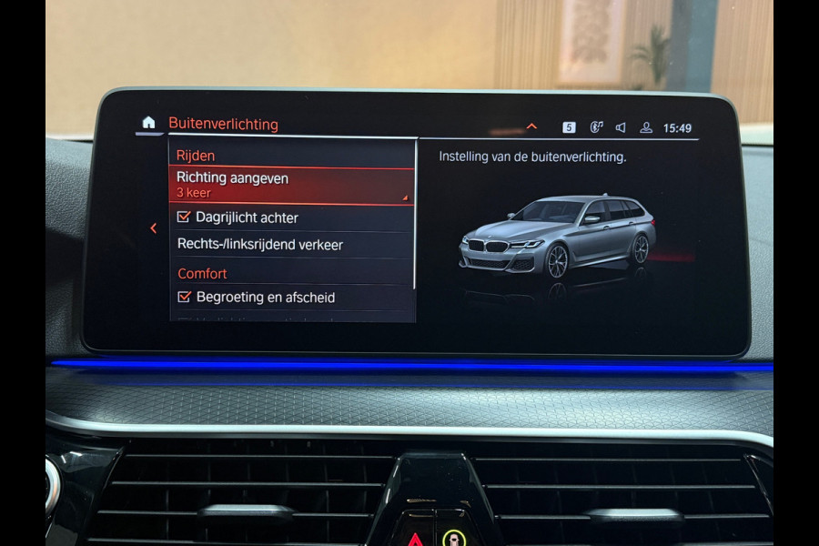 BMW 5 Serie Touring 520i Business Edition Plus M-pakket Hud Navi DAB Carplay Trekhaak Stoelverw. Memory Virtual Matrix ACC