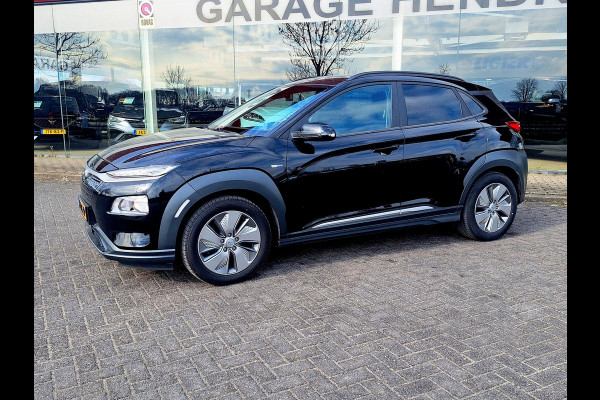 Hyundai Kona EV Fashion 64 kWh | SOH: nnb | Trekhaak | 3 Fase | Warmtepomp | HUD | Navi | Adaptive CC | Blindspot |