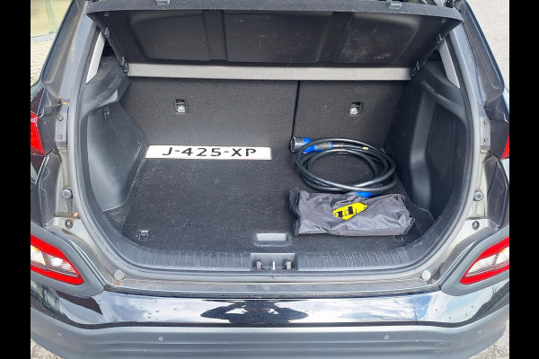 Hyundai Kona EV Fashion 64 kWh | SOH: nnb | Trekhaak | 3 Fase | Warmtepomp | HUD | Navi | Adaptive CC | Blindspot |