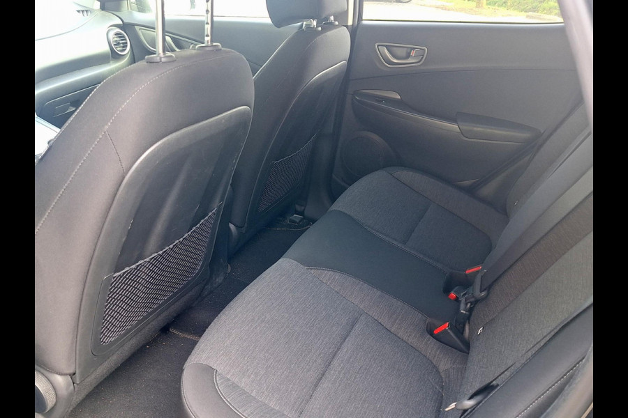 Hyundai Kona EV Fashion 64 kWh | SOH: nnb | Trekhaak | 3 Fase | Warmtepomp | HUD | Navi | Adaptive CC | Blindspot |