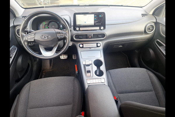 Hyundai Kona EV Fashion 64 kWh | SOH: nnb | Trekhaak | 3 Fase | Warmtepomp | HUD | Navi | Adaptive CC | Blindspot |