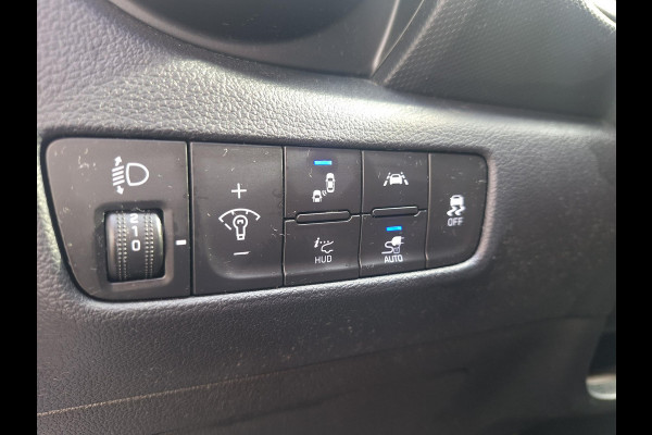 Hyundai Kona EV Fashion 64 kWh | SOH: nnb | Trekhaak | 3 Fase | Warmtepomp | HUD | Navi | Adaptive CC | Blindspot |