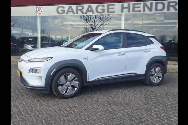 Hyundai Kona EV Fashion 64 kWh | SOH: nnb | 3 Fase | Warmtepomp | HUD | Navi | Adaptive CC | Blindspot |