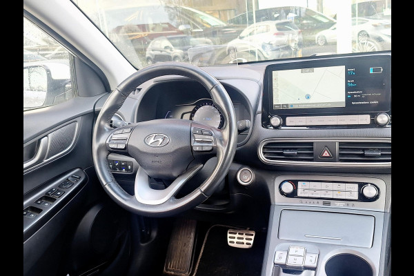 Hyundai Kona EV Fashion 64 kWh | SOH: nnb | 3 Fase | Warmtepomp | HUD | Navi | Adaptive CC | Blindspot |