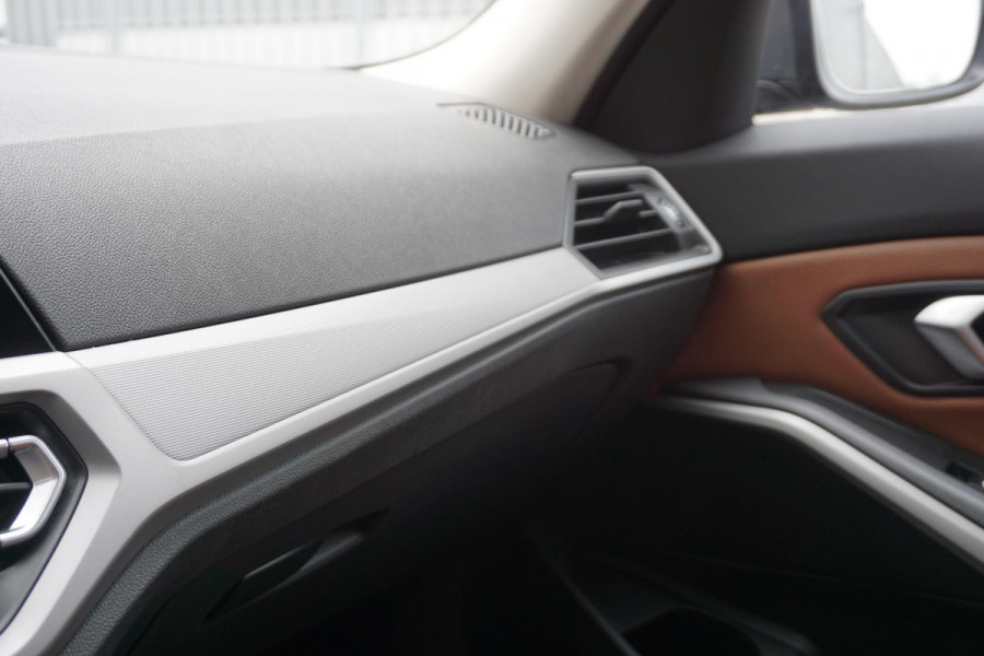 BMW 3-serie 320i High Exec.Individual/Dealeronderhouden/ Trekhaak wegklapbaar