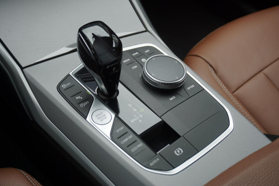 BMW 3-serie 320i High Exec.Individual/Dealeronderhouden/ Trekhaak wegklapbaar