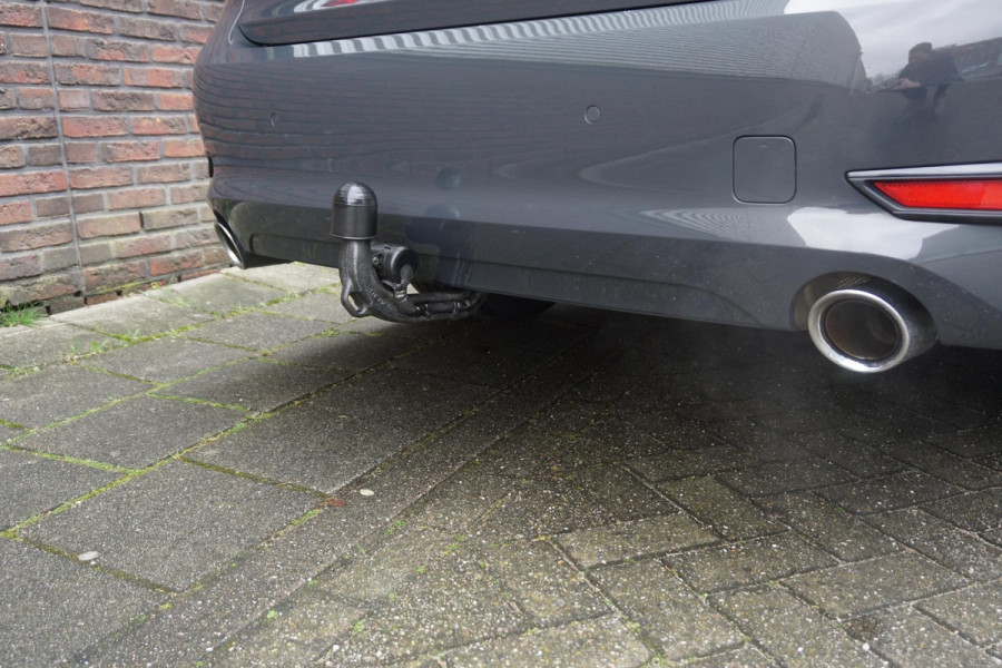 BMW 3-serie 320i High Exec.Individual/Dealeronderhouden/ Trekhaak wegklapbaar
