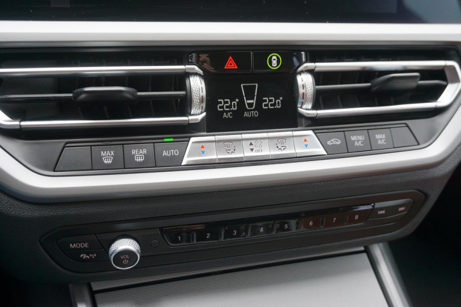 BMW 3-serie 320i High Exec.Individual/Dealeronderhouden/ Trekhaak wegklapbaar