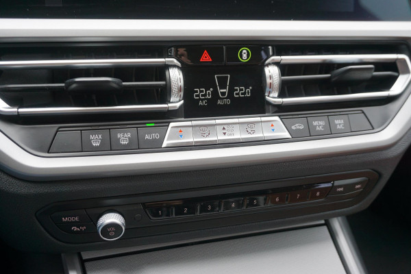 BMW 3-serie 320i High Exec.Individual/Dealeronderhouden/ Trekhaak wegklapbaar