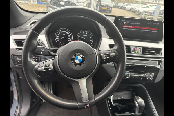 BMW X1 xDrive25e eDrive M Sport | SCI | Bellen voor bezichtiging  | Plug-in Hybride | PHEV | 220pk | Panoramadak | Storm Bay Metallic | 19 inch | M Pakket | Camera | Sportstoelen | Led verlichting | Head Up Display | Shadowline Exterieur | | SCI