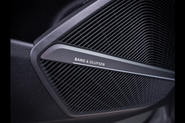 Audi Q5 55 TFSI e quattro Competition - S-Line l RS-Look l Pano l HUD l Luchtv. l Trekhaak