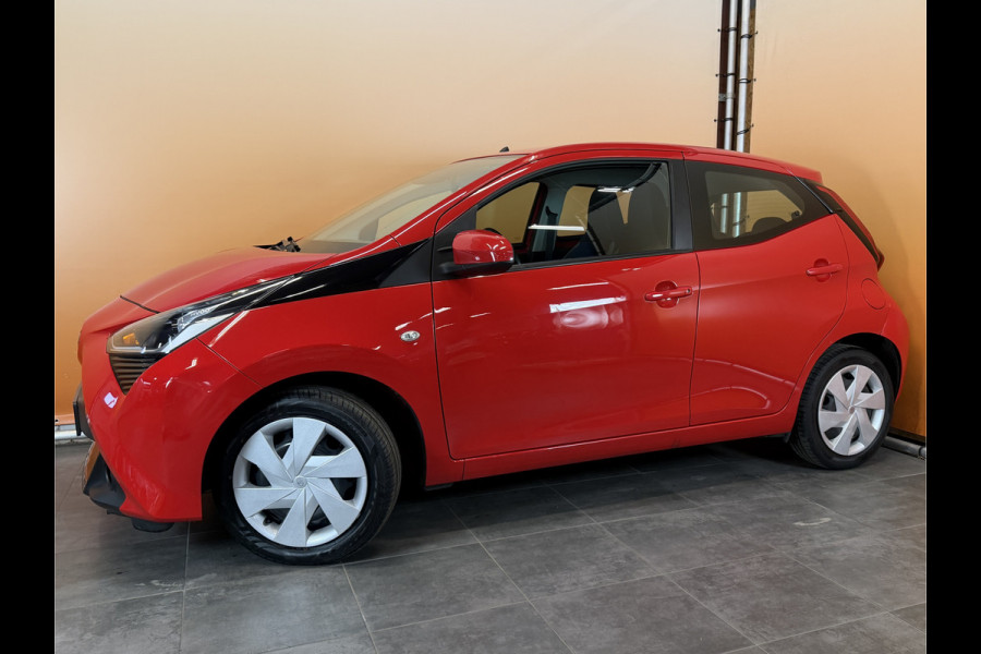 Toyota Aygo 1.0 VVT-i x-play automaat | airco | camera | 5drs rijstrooksensor | brake assist