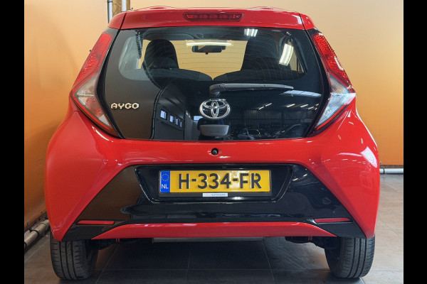 Toyota Aygo 1.0 VVT-i x-play automaat | airco | camera | 5drs rijstrooksensor | brake assist