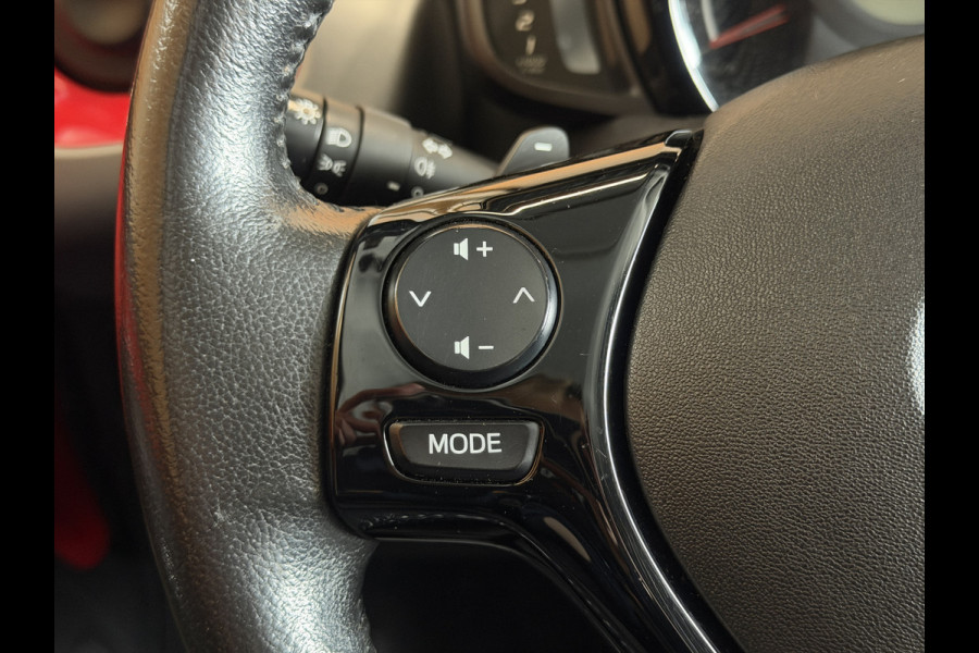 Toyota Aygo 1.0 VVT-i x-play automaat | airco | camera | 5drs rijstrooksensor | brake assist