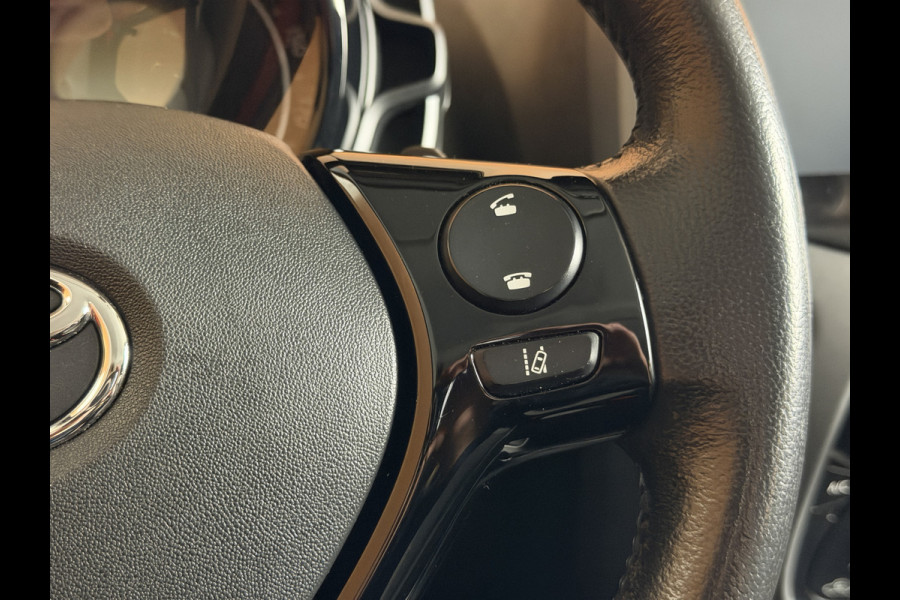 Toyota Aygo 1.0 VVT-i x-play automaat | airco | camera | 5drs rijstrooksensor | brake assist