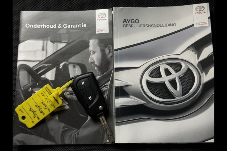 Toyota Aygo 1.0 VVT-i x-play automaat | airco | camera | 5drs rijstrooksensor | brake assist