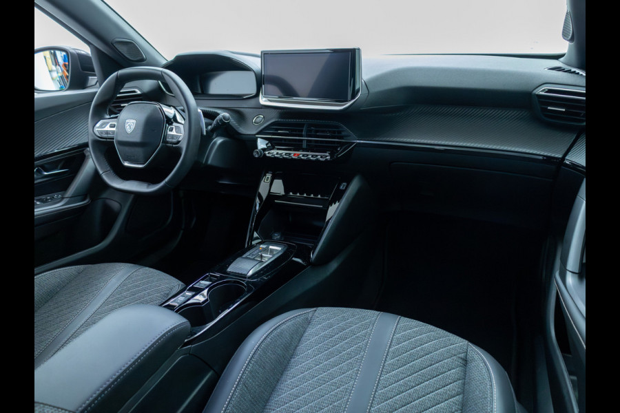 Peugeot 2008 1.2 PureTech 130 Allure automaat | Stoelverwarming | Adap. Cruise | Camera voor en achter | Apple Carplay, Android auto, Trekhaak, Extra getint glas