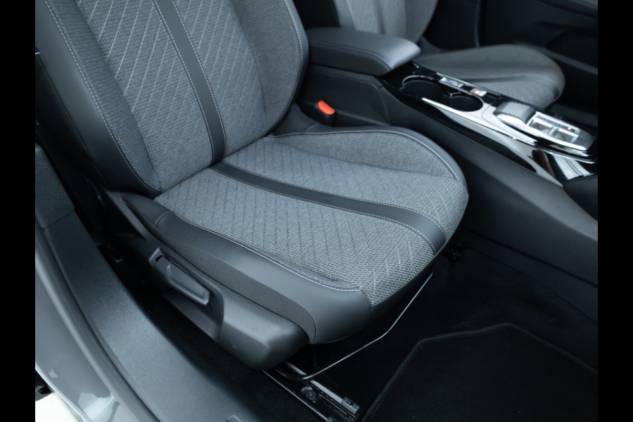 Peugeot 2008 1.2 PureTech 130 Allure automaat | Stoelverwarming | Adap. Cruise | Camera voor en achter | Apple Carplay, Android auto, Trekhaak, Extra getint glas
