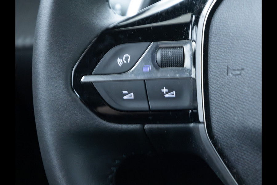 Peugeot 2008 1.2 PureTech 130 Allure automaat | Stoelverwarming | Adap. Cruise | Camera voor en achter | Apple Carplay, Android auto, Trekhaak, Extra getint glas