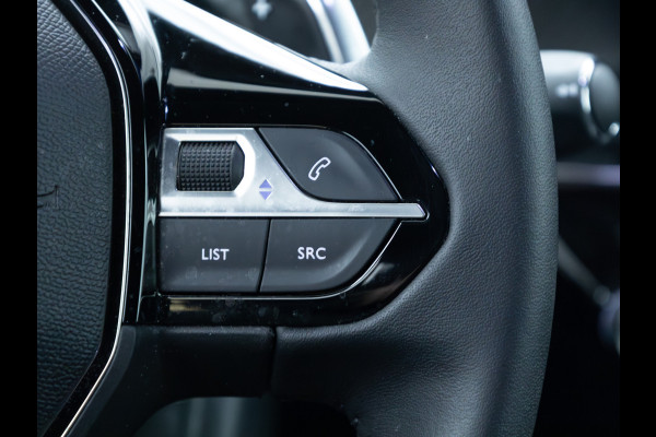 Peugeot 2008 1.2 PureTech 130 Allure automaat | Stoelverwarming | Adap. Cruise | Camera voor en achter | Apple Carplay, Android auto, Trekhaak, Extra getint glas