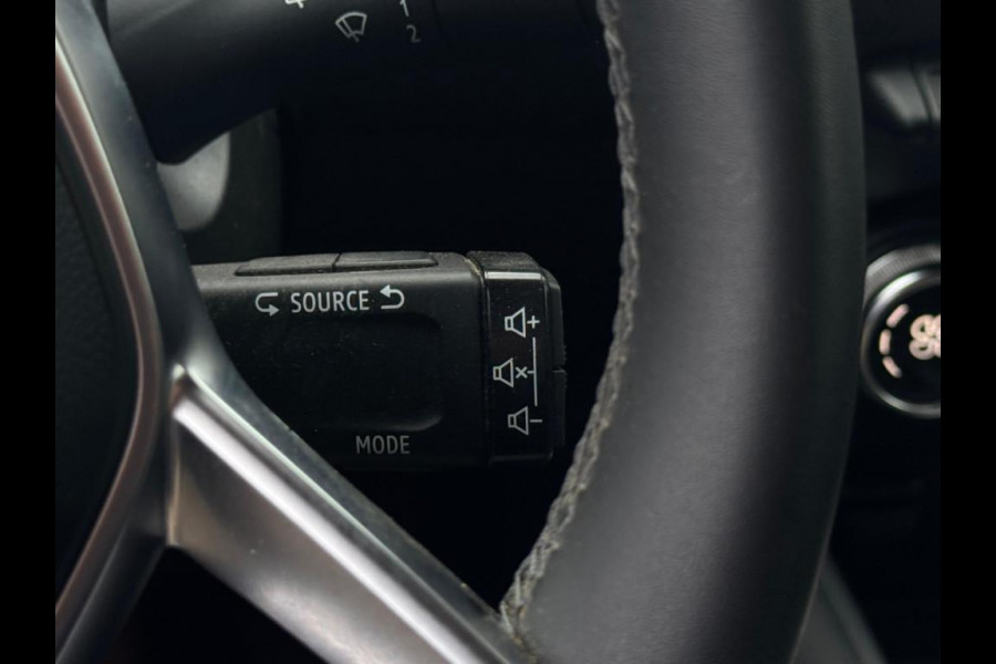 Renault Captur 1.6 E-Tech Plug-in Hybrid 160 Intens PLUG IN HYBRIDE | TREKHAAK | 18 INCH