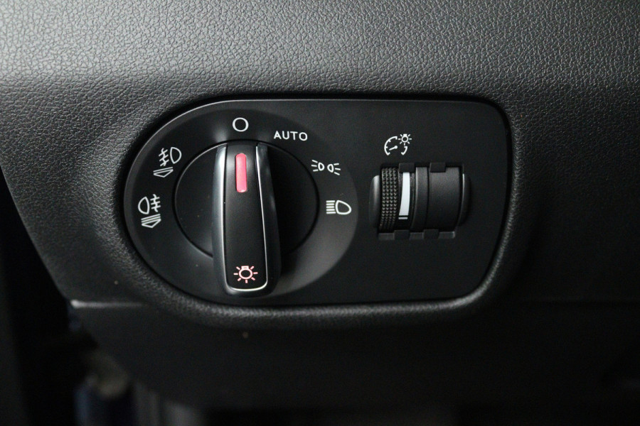 Audi A1 Sportback 1.0 TFSI Advance Sport (NAVIGATIE, CRUISE CONTROL, AUTOMAAT)