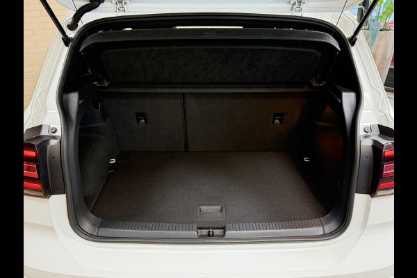 Volkswagen T-Cross 1.5 TSI 150 ACT R-Line | Navi | Beats | Camera | Virtual cockpit | 18" | ACC | Dodehoek | 100% Onderhouden!