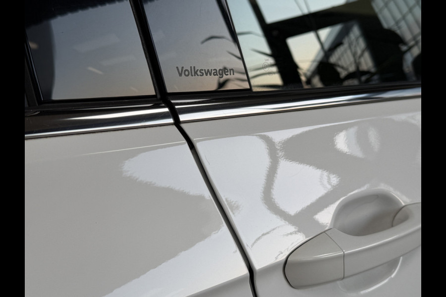Volkswagen T-Cross 1.5 TSI 150 ACT R-Line | Navi | Beats | Camera | Virtual cockpit | 18" | ACC | Dodehoek | 100% Onderhouden!