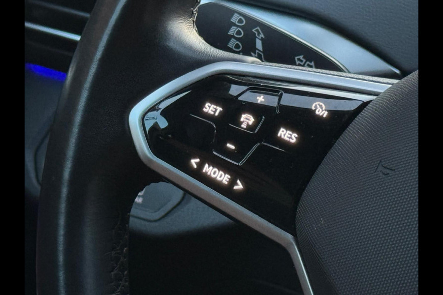 Volkswagen ID.4 First 77 kWh, achteruitrijcamera, 20 inch, wegklapbare trekhaak , stoelverwarming, 1 e eigenaar, NL auto met nap