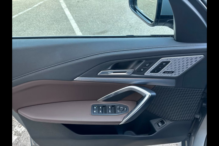 BMW X1 xDrive30e M-SPORT ** FROZEN GREY / MOKKA LEDER, FULL OPTIONS, PANO, TREKH, 20-inch LMV, INNOVATION ** Ex BMW-AG ** ** INFORMEER OOK NAAR ONZE AANTREKKELIJKE FINANCIAL-LEASE TARIEVEN **