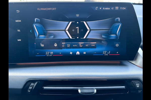 BMW X1 xDrive30e M-SPORT ** FROZEN GREY / MOKKA LEDER, FULL OPTIONS, PANO, TREKH, 20-inch LMV, INNOVATION ** Ex BMW-AG ** ** INFORMEER OOK NAAR ONZE AANTREKKELIJKE FINANCIAL-LEASE TARIEVEN **