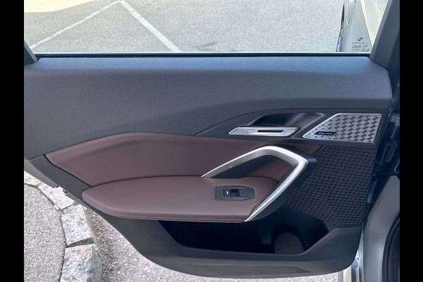 BMW X1 xDrive30e M-SPORT ** FROZEN GREY / MOKKA LEDER, FULL OPTIONS, PANO, TREKH, 20-inch LMV, INNOVATION ** Ex BMW-AG ** ** INFORMEER OOK NAAR ONZE AANTREKKELIJKE FINANCIAL-LEASE TARIEVEN **