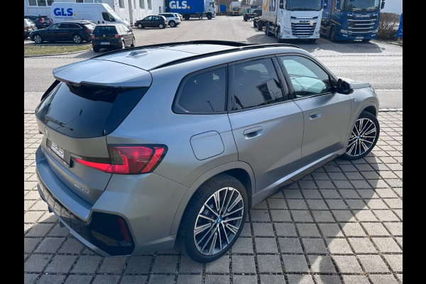 BMW X1 xDrive30e M-SPORT ** FROZEN GREY / MOKKA LEDER, FULL OPTIONS, PANO, TREKH, 20-inch LMV, INNOVATION ** Ex BMW-AG ** ** INFORMEER OOK NAAR ONZE AANTREKKELIJKE FINANCIAL-LEASE TARIEVEN **