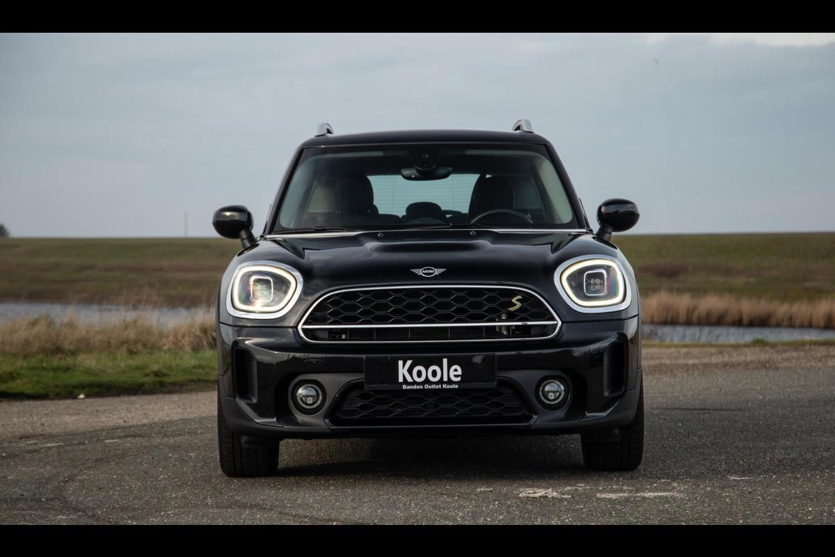 MINI Countryman 1.5 Cooper S E ALL4 Essential CAMERA / NAVI / CARPLAY / AIRCO / ZWART / STOELVERWARMING