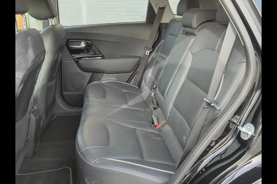 Kia e-Niro ExecutiveLine 64kWh SOH 100% Leer Warmtepomp Adaptive-Cruise Elek.Stoel+Memory JBL®-Audio Camera Apple Carplay Android Pdc Navi  Stoelverwarming+Koeling Stuurverwarming Lmv Privacy Glas DAB Vess Lane Assist Blind Spot 1e Eigenaar Origineel Nederlandse Auto