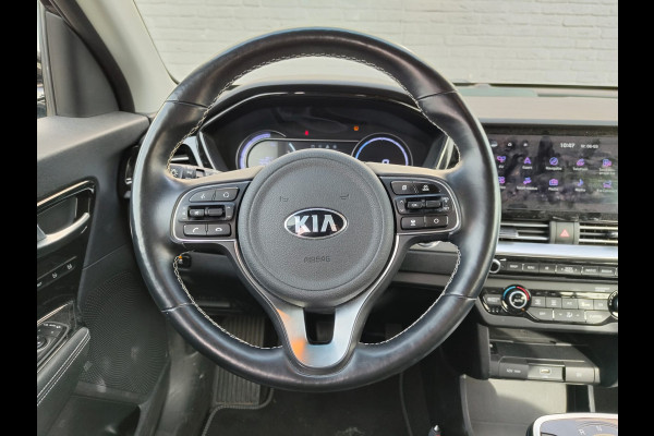 Kia e-Niro ExecutiveLine 64kWh SOH 100% Leer Warmtepomp Adaptive-Cruise Elek.Stoel+Memory JBL®-Audio Camera Apple Carplay Android Pdc Navi  Stoelverwarming+Koeling Stuurverwarming Lmv Privacy Glas DAB Vess Lane Assist Blind Spot 1e Eigenaar Origineel Nederlandse Auto