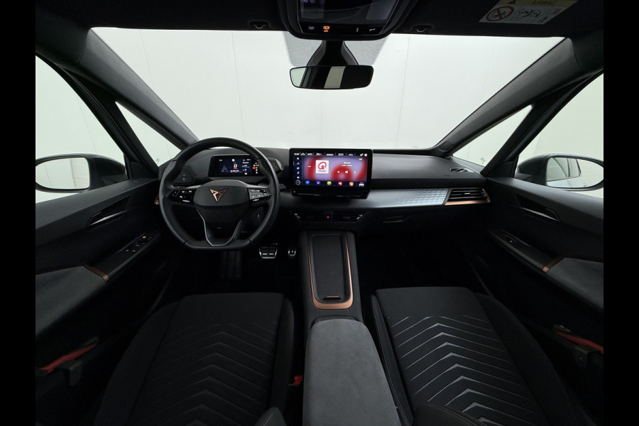 CUPRA Born Edition 62kWh 3 Fase Navi Ecc Apple Carplay Android 18"lm Adaptive-Cruise Pdc SOH 93% Stoel+Stuurverwarming Privacy Glas Lmv Led Isofix DAB Bluetooth Rijstrooksensor 1e Eigenaar Origineel Nederlandse Auto Dealeronderhouden 11kw laden thuis