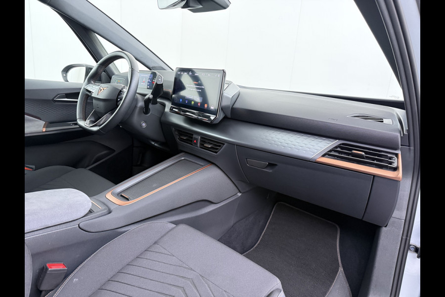 CUPRA Born Edition 62kWh 3 Fase Navi Ecc Apple Carplay Android 18"lm Adaptive-Cruise Pdc SOH 93% Stoel+Stuurverwarming Privacy Glas Lmv Led Isofix DAB Bluetooth Rijstrooksensor 1e Eigenaar Origineel Nederlandse Auto Dealeronderhouden 11kw laden thuis