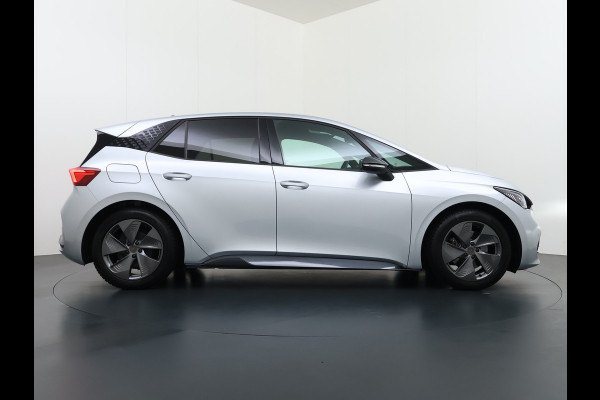 CUPRA Born Edition 62kWh 3 Fase Navi Ecc Apple Carplay Android 18"lm Adaptive-Cruise Pdc SOH 93% Stoel+Stuurverwarming Privacy Glas Lmv Led Isofix DAB Bluetooth Rijstrooksensor 1e Eigenaar Origineel Nederlandse Auto Dealeronderhouden 11kw laden thuis