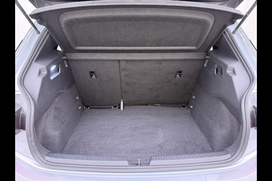 CUPRA Born Edition 62kWh 3 Fase Navi Ecc Apple Carplay Android 18"lm Adaptive-Cruise Pdc SOH 93% Stoel+Stuurverwarming Privacy Glas Lmv Led Isofix DAB Bluetooth Rijstrooksensor 1e Eigenaar Origineel Nederlandse Auto Dealeronderhouden 11kw laden thuis