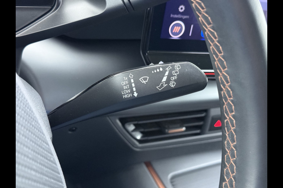 CUPRA Born Adrenaline One 62kWh 204pk 19" Camera Adap.Cruise Navi Ecc Apple Carplay Android Auto Pdc SOH 93% Stoel+Stuurverwarming Keyless advanced Led Lmv Privacy Glas Isofix Bluetooth Rijstrooksensor Origineel Nederlandse Auto