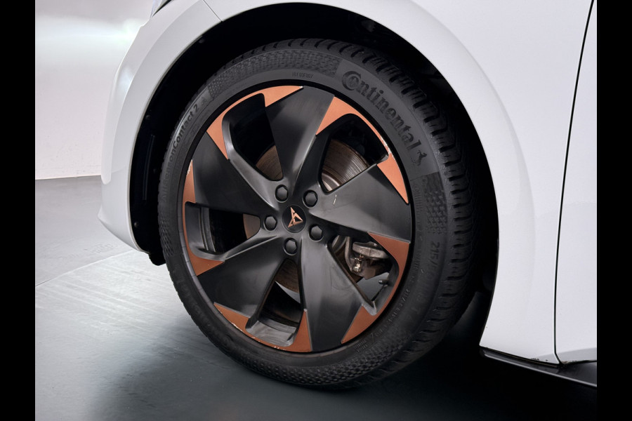 CUPRA Born Adrenaline One 62kWh 204pk 19" Camera Adap.Cruise Navi Ecc Apple Carplay Android Auto Pdc SOH 93% Stoel+Stuurverwarming Keyless advanced Led Lmv Privacy Glas Isofix Bluetooth Rijstrooksensor Origineel Nederlandse Auto