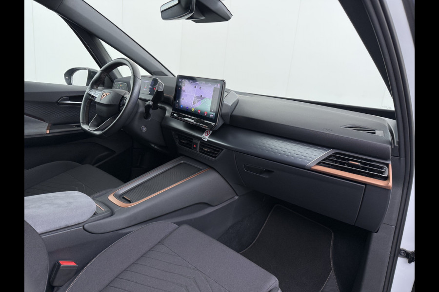 CUPRA Born Adrenaline One 62kWh 204pk 19" Camera Adap.Cruise Navi Ecc Apple Carplay Android Auto Pdc SOH 93% Stoel+Stuurverwarming Keyless advanced Led Lmv Privacy Glas Isofix Bluetooth Rijstrooksensor Origineel Nederlandse Auto