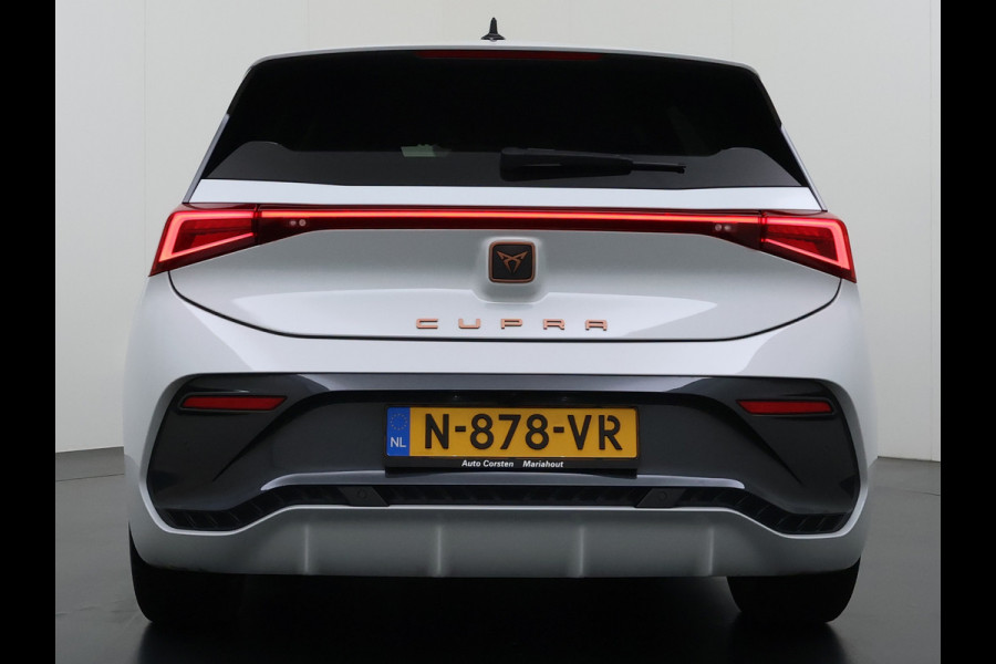 CUPRA Born Adrenaline One 62kWh 204pk 19" Camera Adap.Cruise Navi Ecc Apple Carplay Android Auto Pdc SOH 93% Stoel+Stuurverwarming Keyless advanced Led Lmv Privacy Glas Isofix Bluetooth Rijstrooksensor Origineel Nederlandse Auto