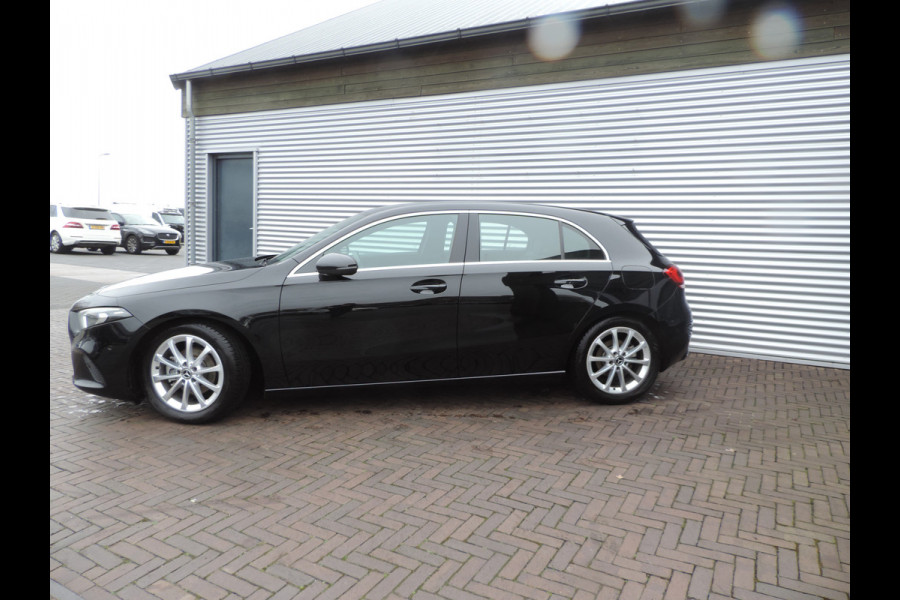 Mercedes-Benz A-Klasse 180 Business Solution Luxury sfeer licht