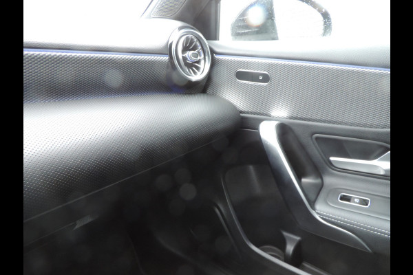 Mercedes-Benz A-Klasse 180 Business Solution Luxury sfeer licht