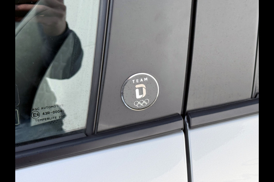 Toyota Corolla Touring Sports 2.0 Hybrid Team D | Trekhaak | CarPlay | ACC | Camera | LED | 17 inch