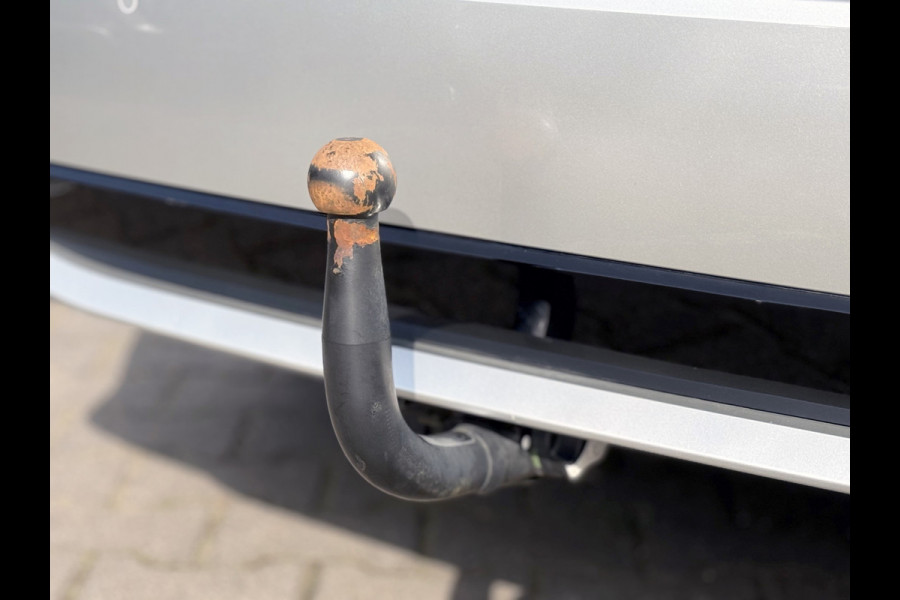 Toyota Corolla Touring Sports 2.0 Hybrid Team D | Trekhaak | CarPlay | ACC | Camera | LED | 17 inch