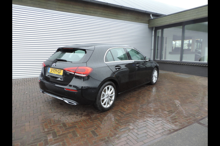 Mercedes-Benz A-Klasse 180 Business Solution Luxury sfeer licht