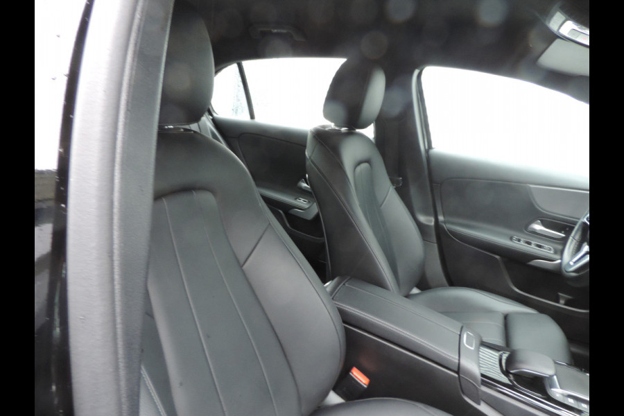 Mercedes-Benz A-Klasse 180 Business Solution Luxury sfeer licht